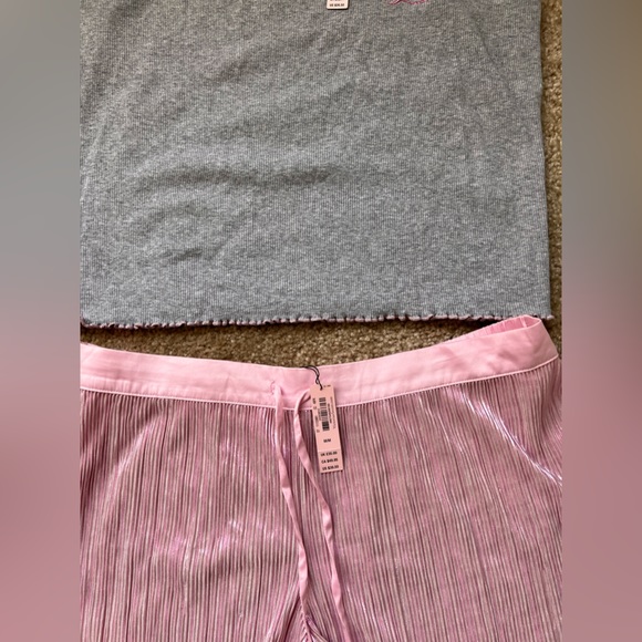 VS PJ Set - Picture 2 of 3